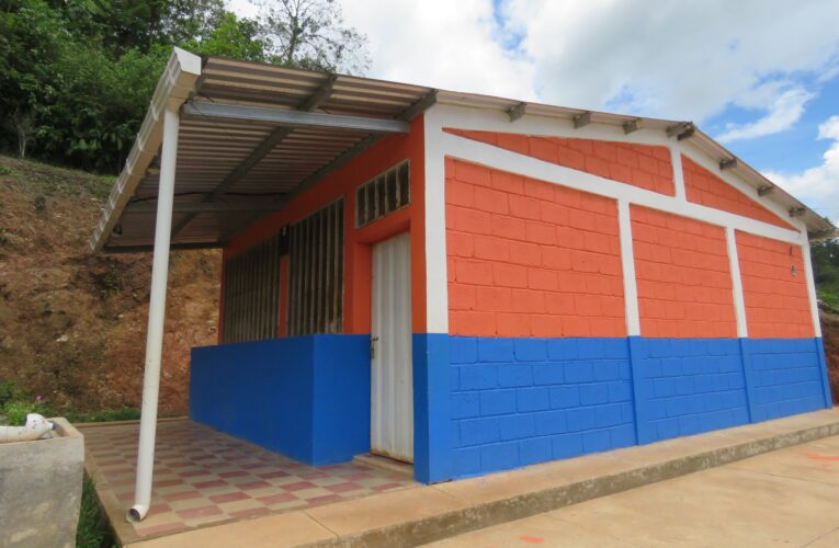 Alcaldía de Comayagua construye y acondiciona escuela en la comunidad de La Mora Número 2