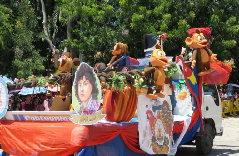Con fervor y civismo Institutos públicos y privados de Comayagua le rinden homenaje a la Patria