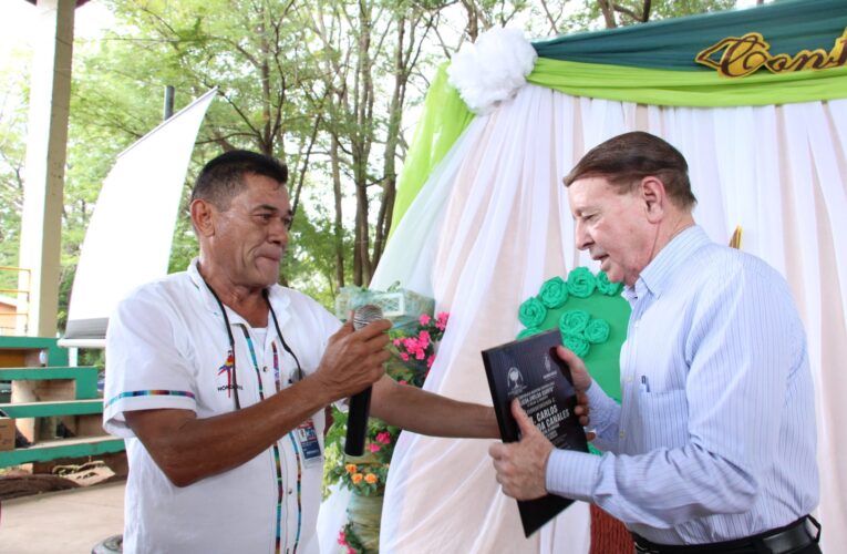 Carlos Miranda es galardonado en Choluteca como el mejor alcalde de Honduras
