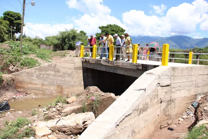 Alcaldía  de Comayagua construye importante puente y obras de pavimentación en la colonia Nueva  Valladolid