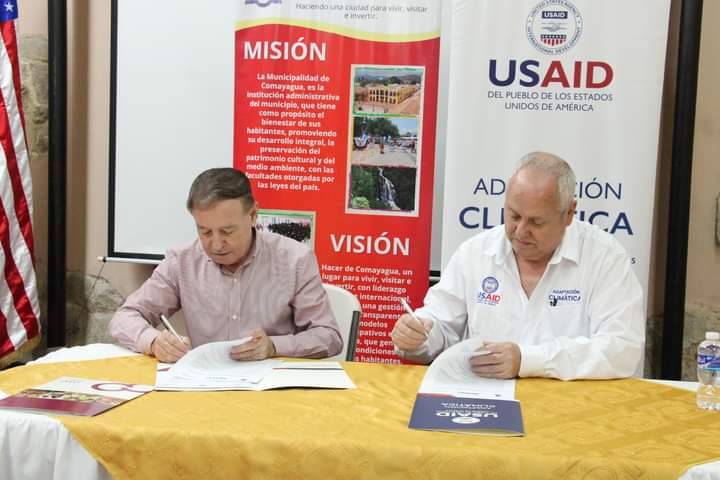 Alcaldía de Comayagua y USAID firman convenio para trabajar en la lucha contra el cambio climático y sus efectos