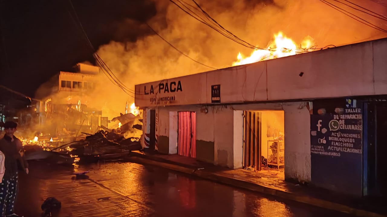 Al menos 15 negocios afectados por incendio en la ciudad de Intibucá