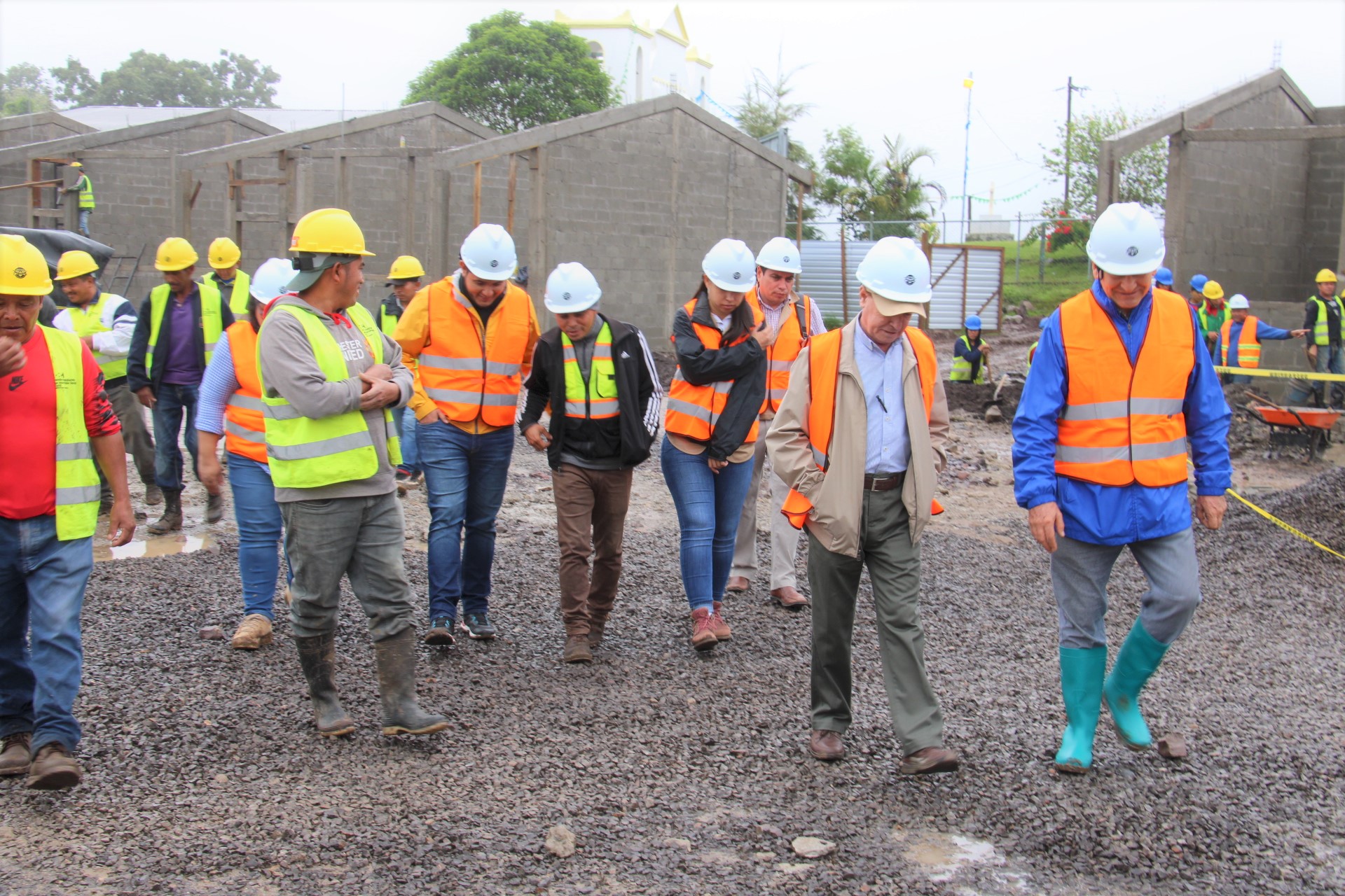 Alcalde Carlos Miranda y representantes del Banco Alemán KFW supervisan construcción del centro educativo tecnológico en San José de Pane Comayagua