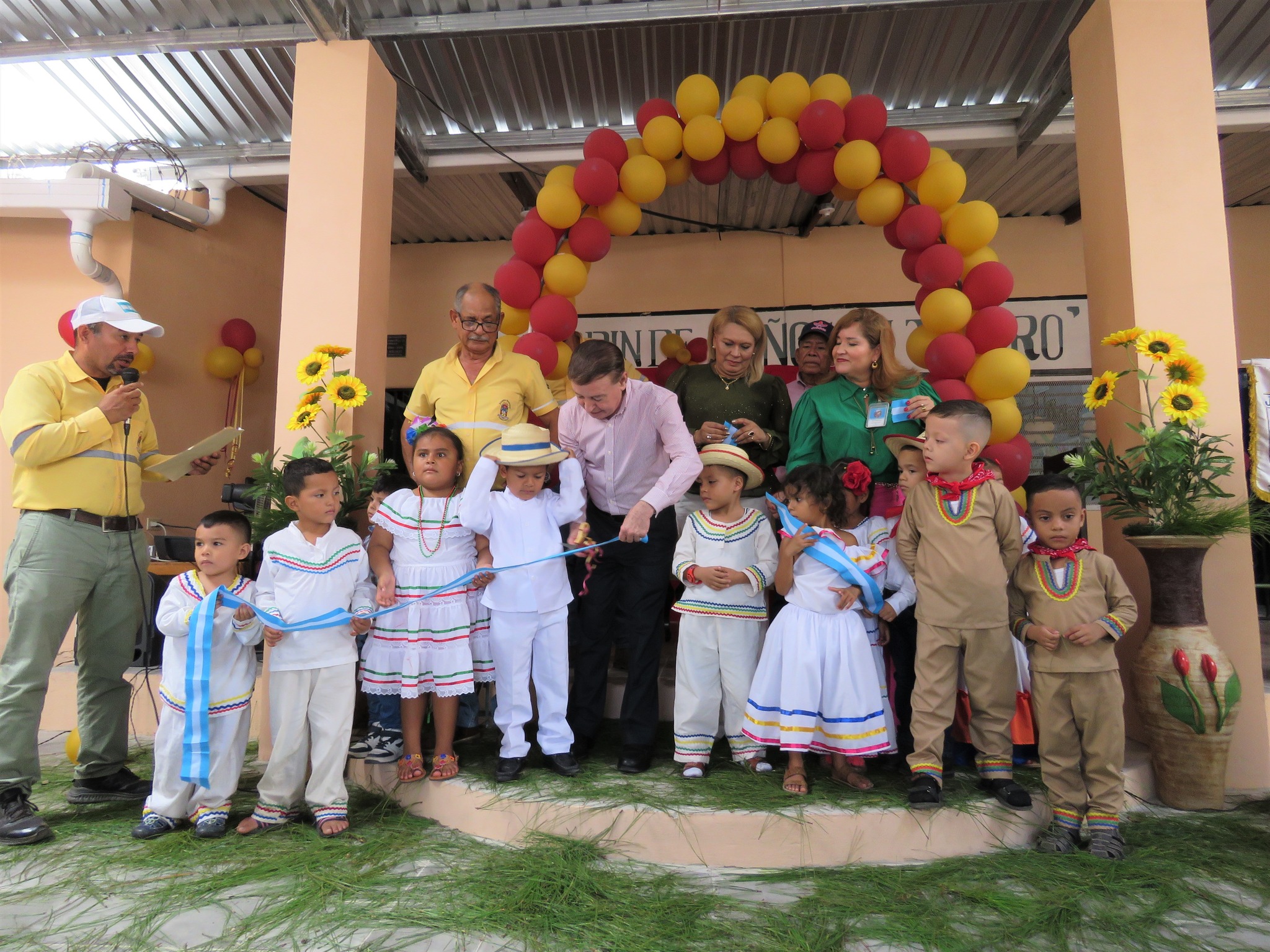 Alcaldía de Comayagua construye auditorio en el Jardín de Niños “Mi Tesoro” de la colonia Boquín