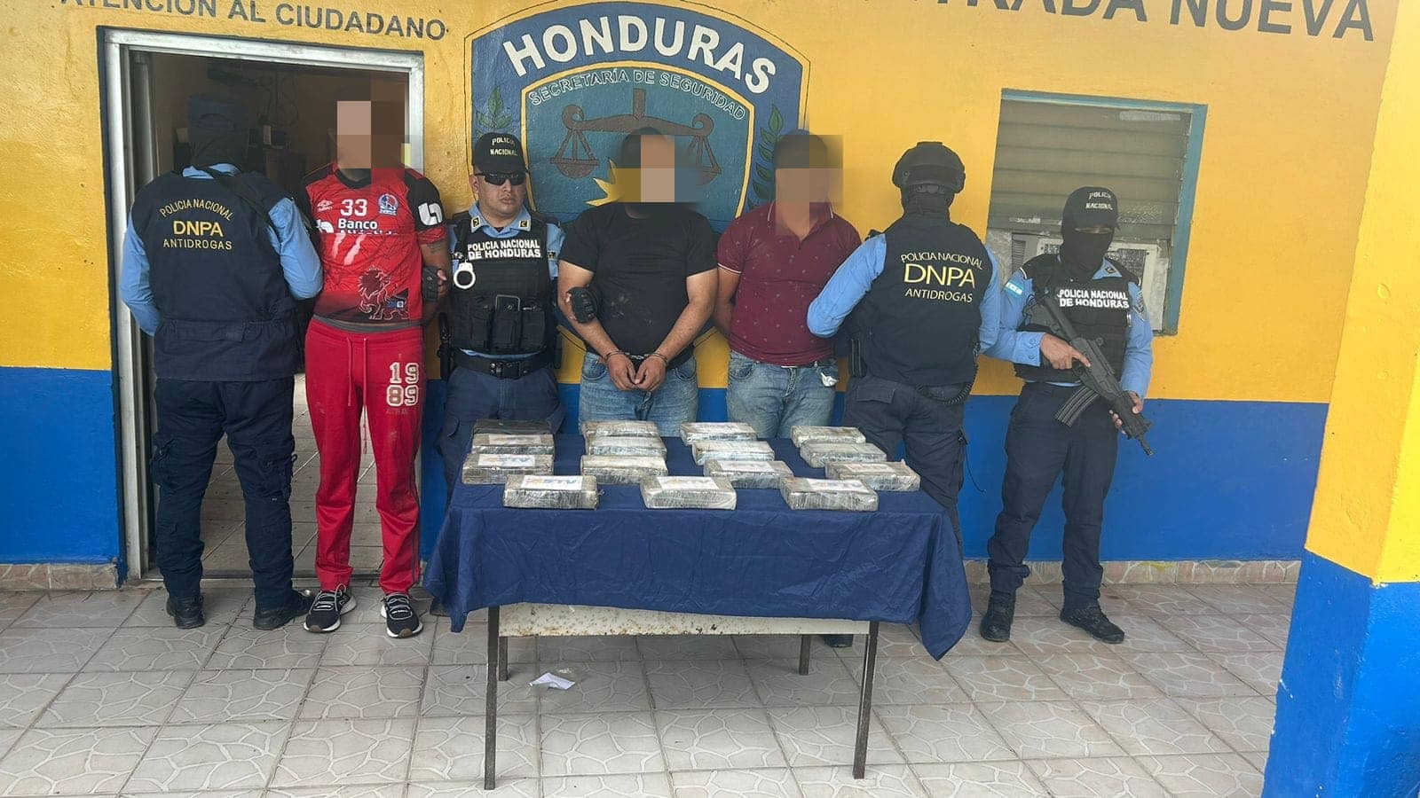 Equipos antidrogas decomisan fuerte cargamento de supuesta cocaína y detienen tres personas en Copán