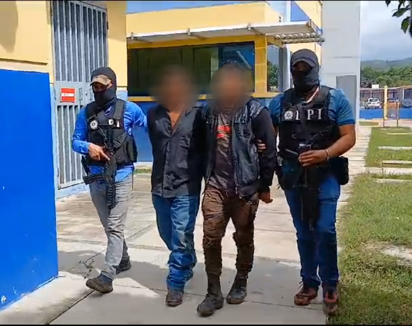 En Comayagua  funcionarios policiales capturan a dos supuestos homicidas