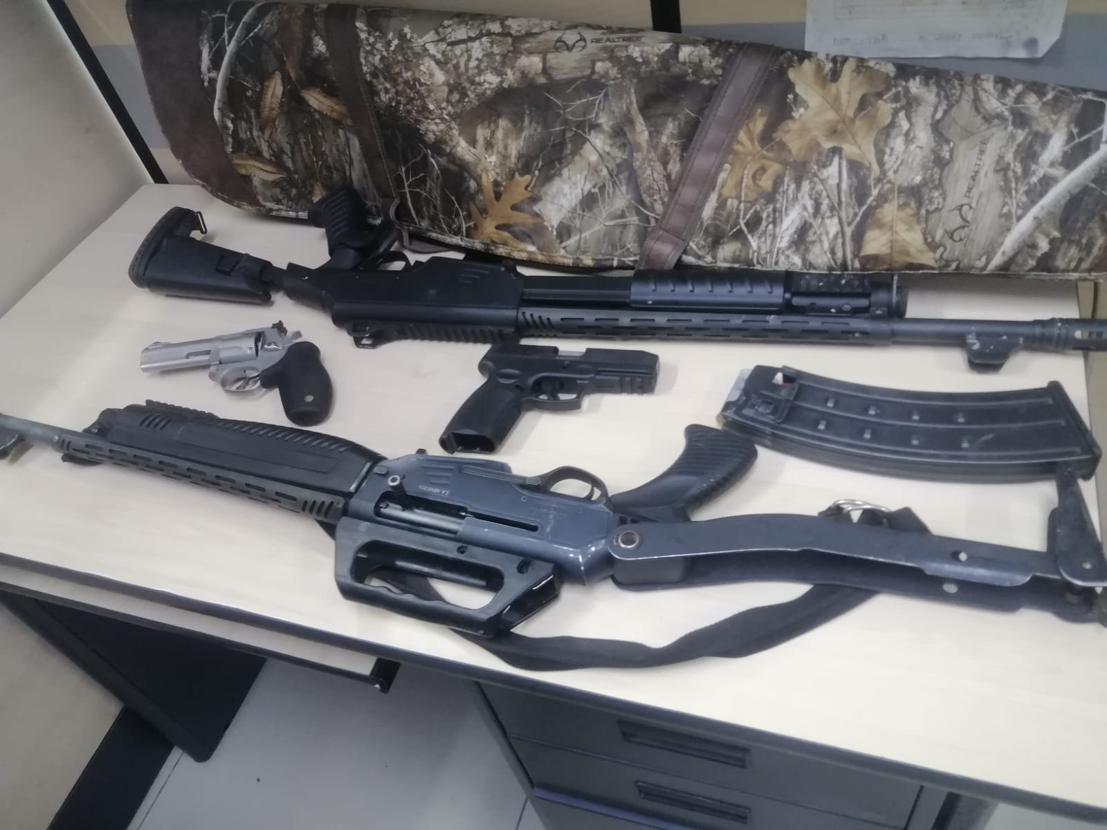 Arrestan en Comayagua  a pareja con varias armas de fuego