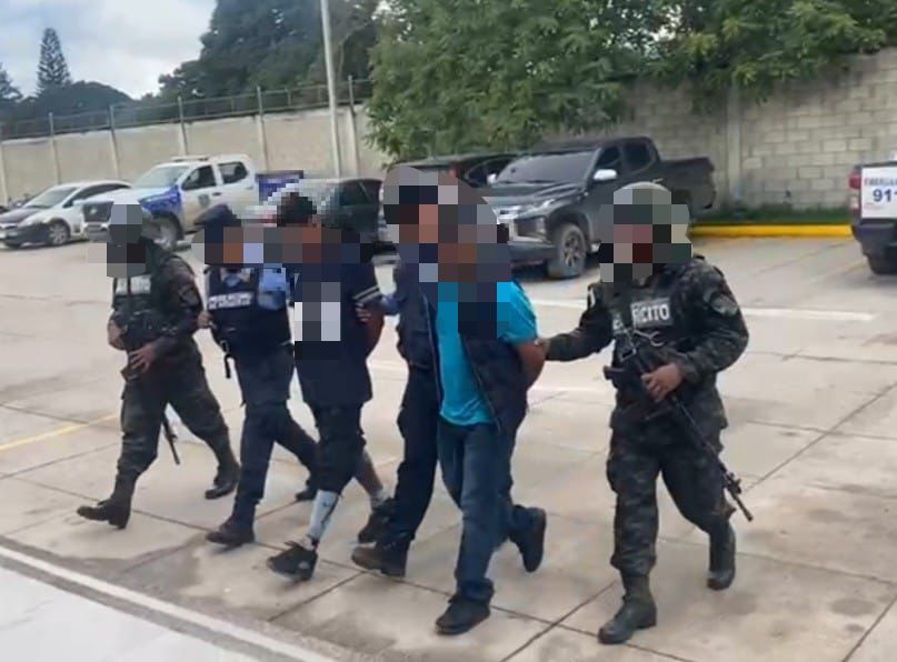 Capturan en Siguatepeque a cuatro sujetos por tráfico de droga, porte ilegal de arma de fuego y explotación de recursos forestales