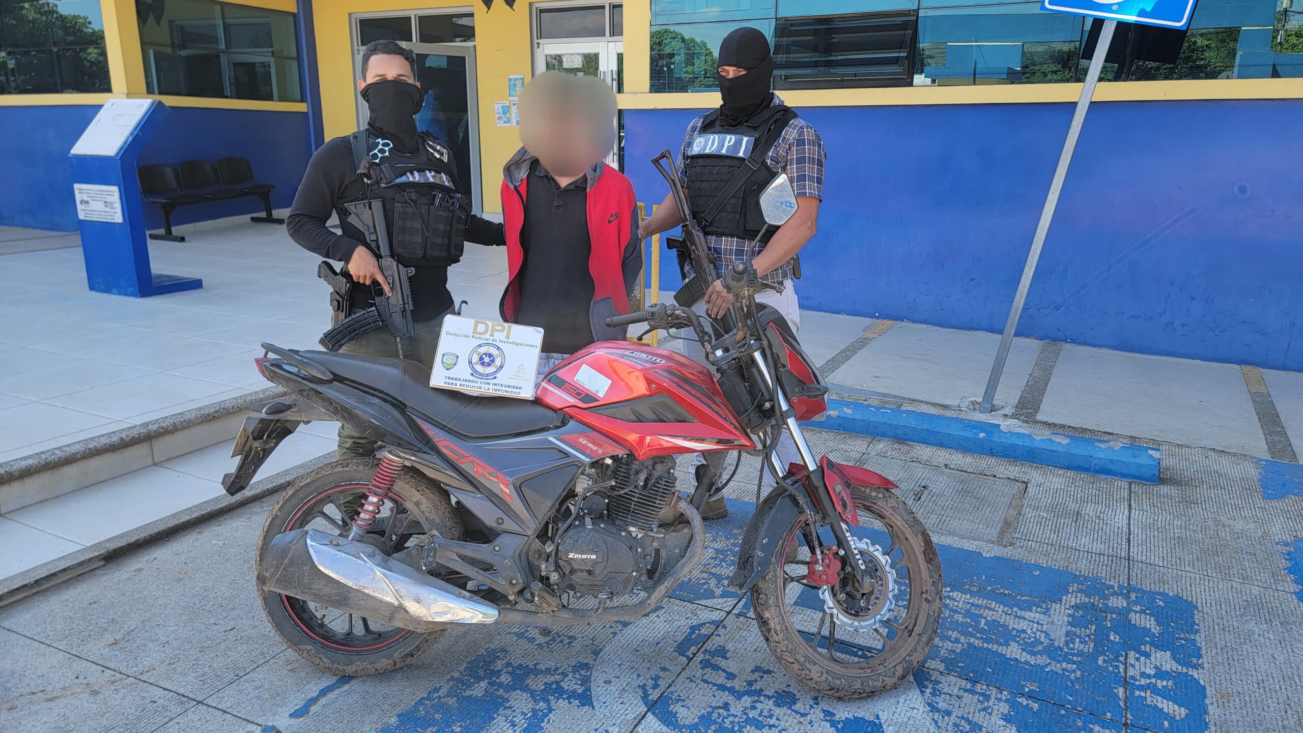 Agentes de DPI recuperan un motociclista con reporte de robo en Comayagua
