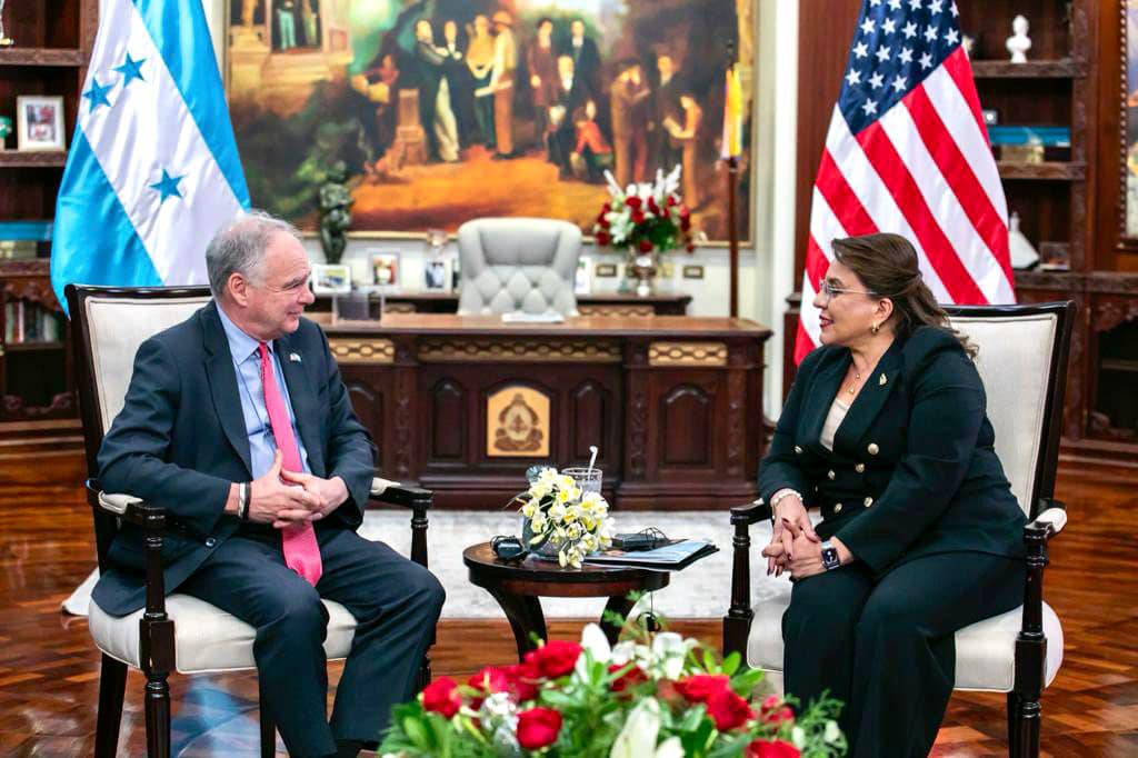 Presidenta Xiomara Castro Recibe Delegación de Senadores de Estados Unidos en Casa Presidencial