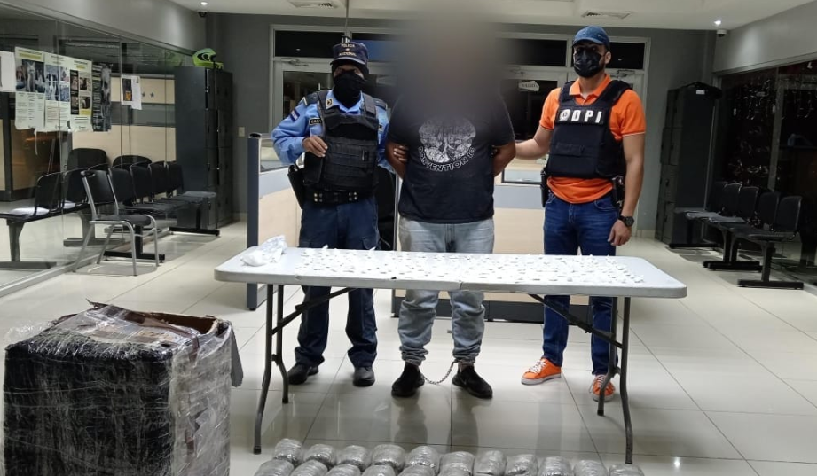 Policía logra la captura del mayor distribuidor de droga en la zona central con más de 150 libras de droga y 200 envoltorios con cocaína