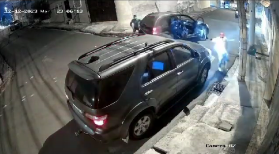 Valiente Ciudadano Impide Robo de Camioneta en Guayaquil (Vìdeo)