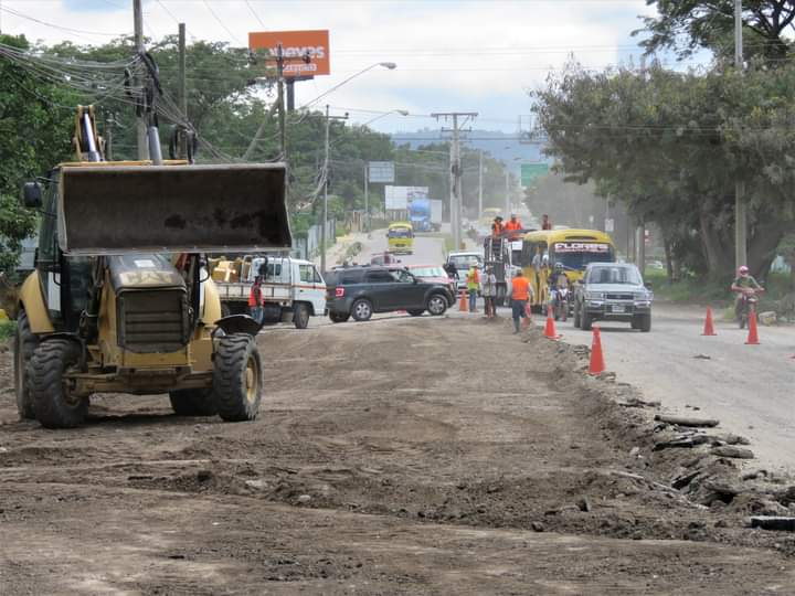 Alcaldía  de Comayagua repara tramo carretero del bulevar a cuatro carriles abandonado por el Gobierno de la República