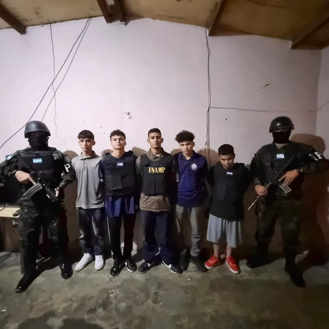 Operativo de la Policía Militar resulta en la captura de cinco miembros de la Pandilla 18 en Chamelecòn