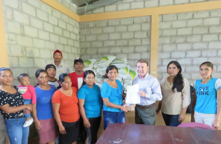 Alcaldía de Comayagua realiza entrega de abono a Caja Rural de la comunidad de San José de Pane