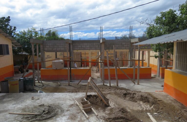 Alcaldía de Comayagua construye tres aulas escolares en el centro de educación básica del Cerro El Nance
