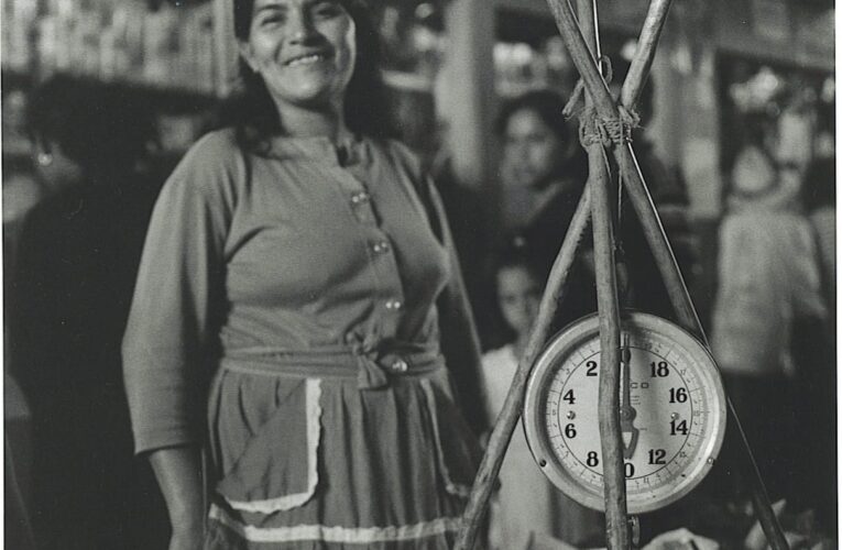 Imágenes cotidianas de hace 20 años de personas y sus actividades en el mercado San Juan de Siguatepeque
