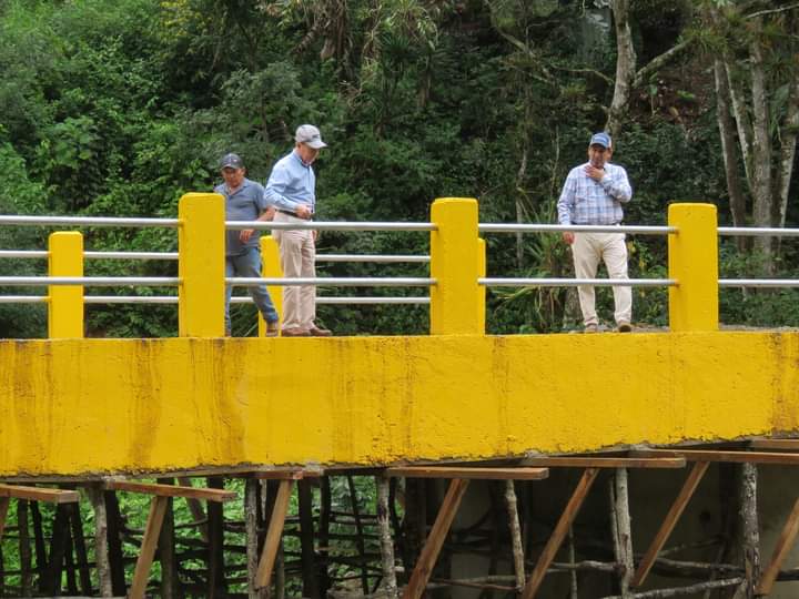 Alcaldía de Comayagua construye puente en la comunidad de El Matasano