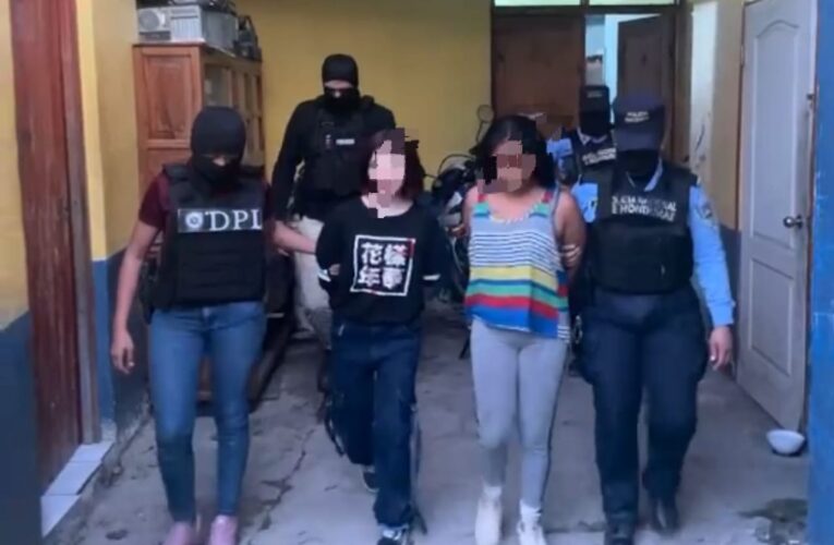 Con droga y cámaras de vigilancia detienen a dos mujeres en La Paz