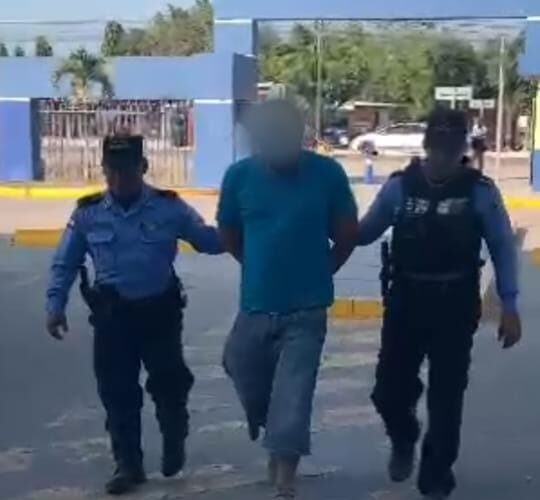 Funcionarios de la UDEP-3 arrestan  a dos supuestos distribuidores en poder de dos libras de supuesta marihuana