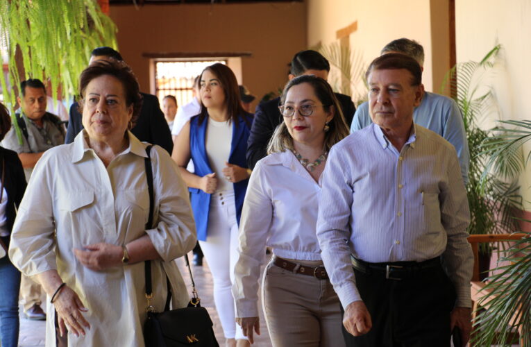 Alcalde de Comayagua Carlos Miranda recibe la visita de la embajadora de México en Honduras