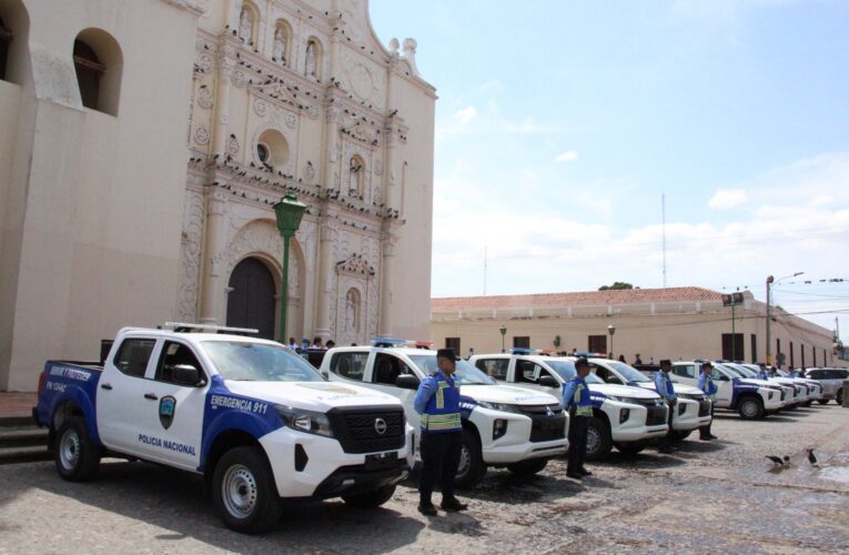 Policía Nacional entrega ocho radiopatrullas para fortalecer la seguridad en Comayagua