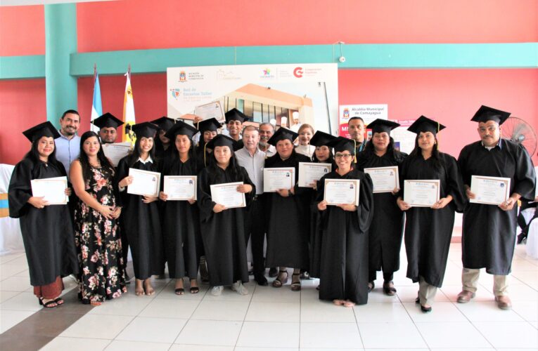 Alcaldía  de Comayagua gradúa a 54 jóvenes y adultos formados en la  Escuela Taller y Centro de Educación Básica Comayagua Colonial