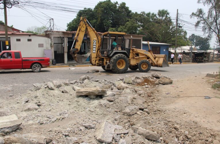 Alcaldía de Comayagua inicia trabajos de pavimentación de la calle de la Terminal de Transporte hacia la salida de Ajuterique