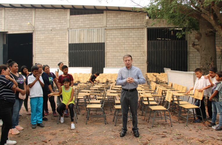 Alcaldía de Comayagua realiza entrega masiva de mobiliario escolar a centros educativos del municipio