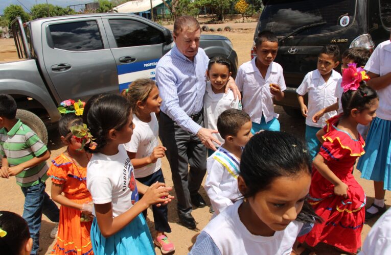 Alcaldía de Comayagua mejora escuela y kínder de la comunidad de Las Mesas