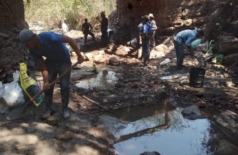 Alcaldía de Siguatepeque entrega materiales de construcción para la reparación del puente en Guarajao Viejo