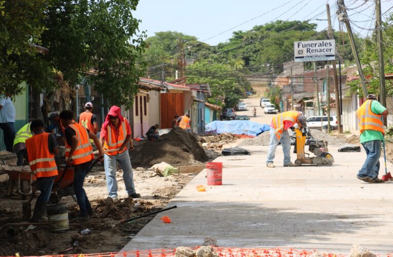 Alcaldía de Comayagua continúa ejecutando proyectos de pavimentación en varias colonias y barrios de la ciudad