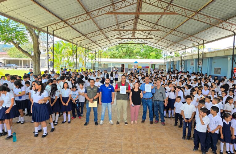 Conectando el Futuro: Internet Gratuito para Escuelas en el Día del Estudiante