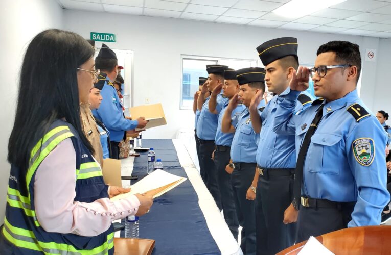 Policías de la UMEP-16 son condecorados y distinguidos en el Marco del Día del Policía