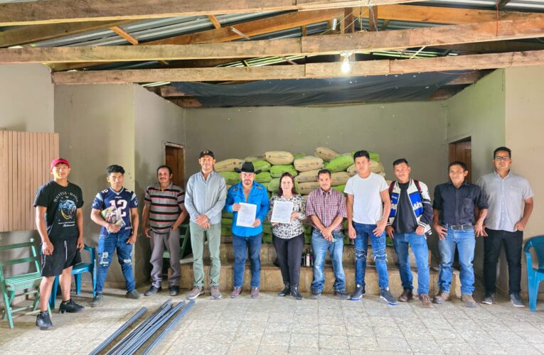 Donativo de materiales para construcción en Guarajao Viejo