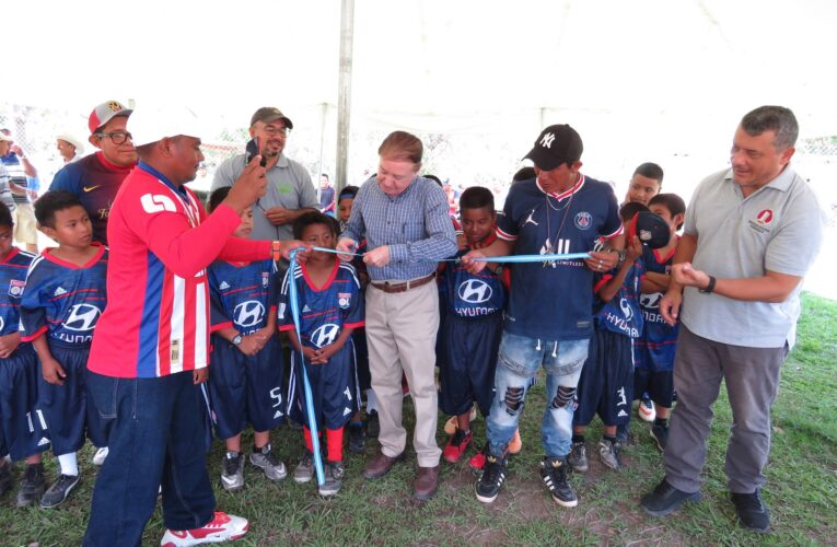 Alcaldía  de Comayagua mejora  cancha de futbol en la  comunidad de El Paraíso