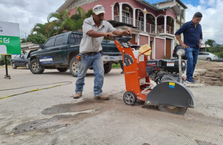 Avances en el pavimento de concreto hidráulico en el Barrio San Miguel