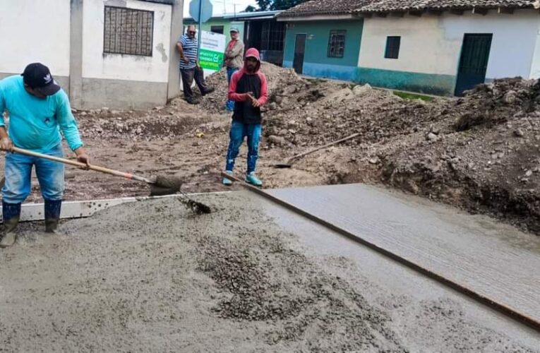 ¡Nueva vía de concreto hidráulico en Barrio San Antonio Conectando con Barrio Fátima ¡