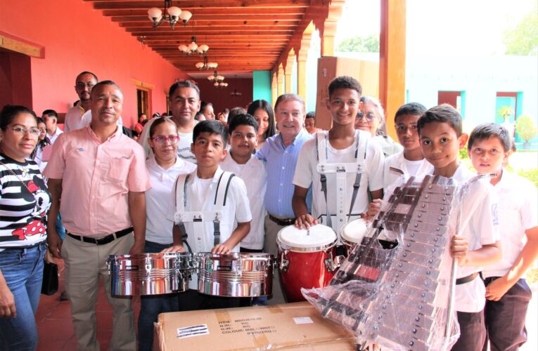 Alcaldía de Comayagua entrega instrumentos para bandas cívicas a más de 40 centros educativos del municipio