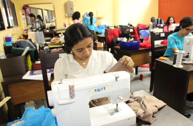 Alcaldía de Comayagua avanza con talleres de Corte y Confección, Panadería y Asistente de Cocina en la Escuela Taller