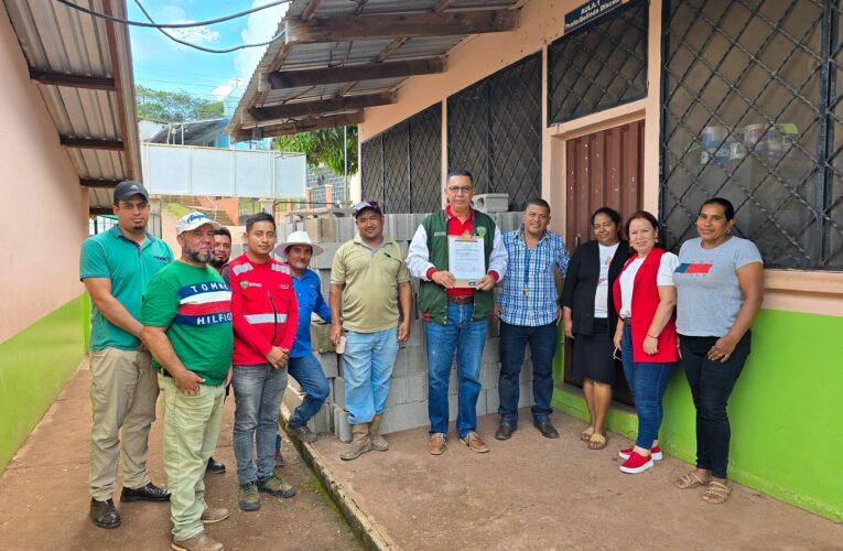 Entrega de Materiales para la Construcción de la Cerca Perimetral en la Escuela Julián R. Cáceres